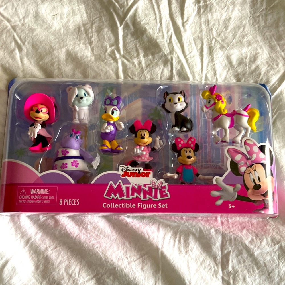 Disney Minnie collectible figure set